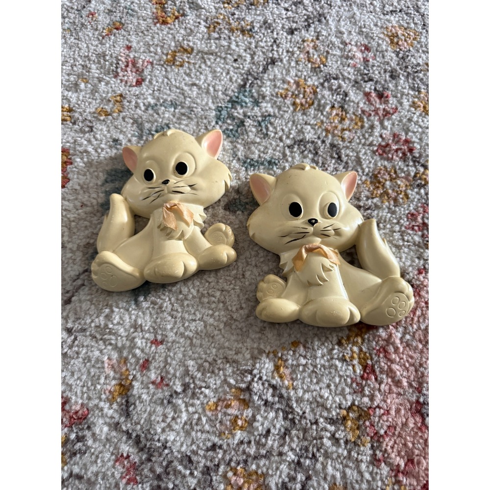 Vintage 1981 Miller Studio Chalkware Cat Wall Plaques Set of 2 Cream Kittens